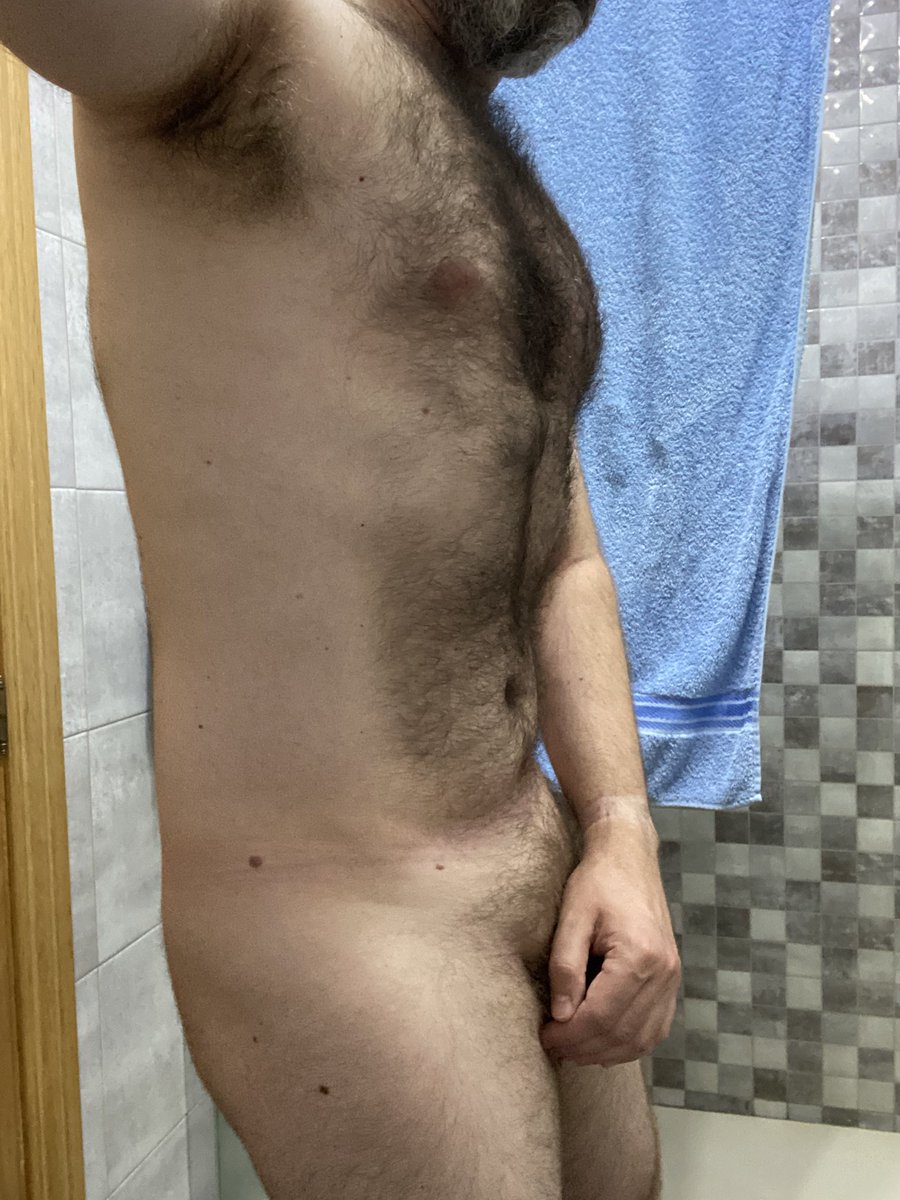 TDT75's tweet photo. C’est partie pour une douche lundienne 🚿
#BonjourBonjour
#GayCélibataire
#Candidatez https://t.co/oeJRsgLfnC