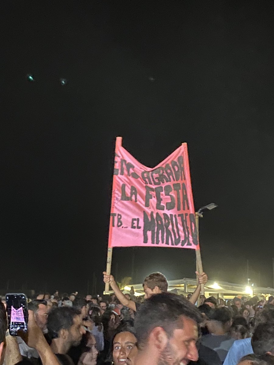 martaavem's tweet photo. @thetyets que bonic va ser el concert d’ahir 🫶🏼 https://t.co/j0G9iumRIh