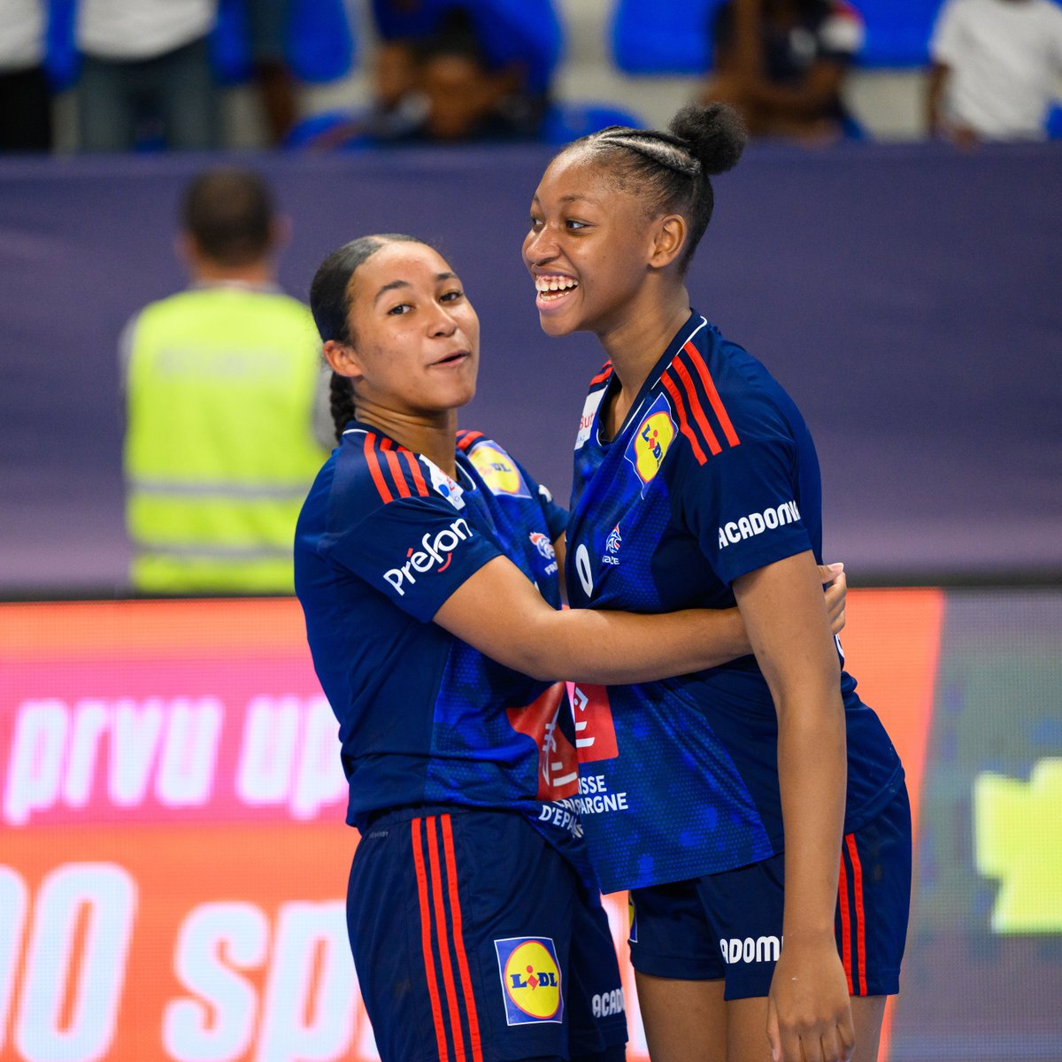 CHAMPIONNES D'EUROPE 🏆

Notre génération 2006-2007 a décroché la médaille d'or hier en finale de l'EURO ! 🥇

Retour sur la compétition 👉 bit.ly/47uTkko

#Bleuetfier <a href="/bbarbusse/">Béatrice Barbusse</a> <a href="/BanaPhilippe/">Philippe BANA</a>