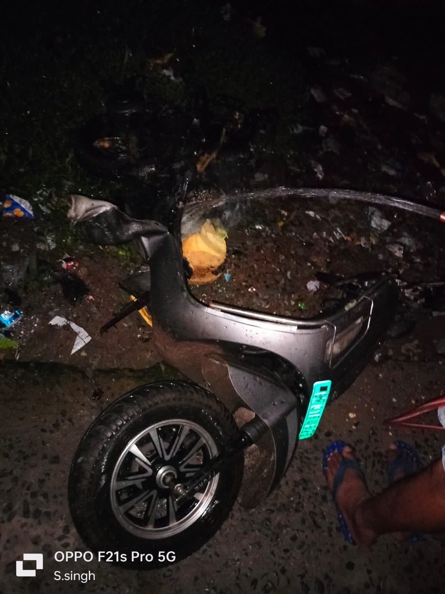 MishraKhushboo7's tweet photo. @pureevindia dis is what happened last night to my epluto scooty. It caught fire all of a sudden and caused me heavy loss. I request the company to take action and compensate for my loss ASAP. Please respond to this https://t.co/4D4G7ox0in