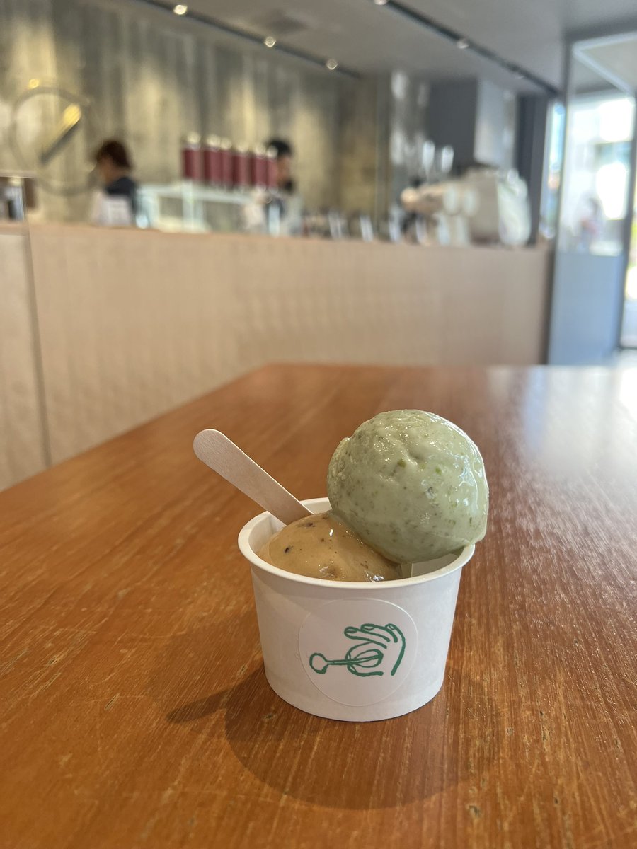 shirakurakazuh1's tweet photo. 家の近所のSEIRANKANへ
洒落たアイスコーヒーとアイスを食べる中年ひとり
パン屋さんも入っていて美味しいしゆったり出来るんでぜひ行ってみてくださーい
10月くらいにこの裏にもお店が出来ます よろしくです🫶🏼
#SEIRANKAN #dayscoffee #sunbake #mynameisicecreem https://t.co/aAttKUkrSB
