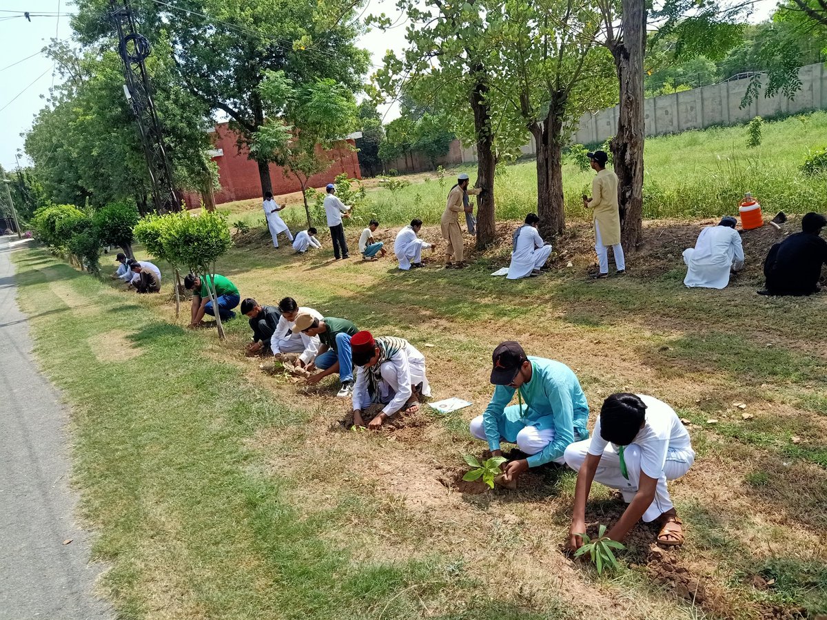 GovtSargodha's tweet photo. PLANTATION BY STAFF &amp; STUDENTS ON THE EVE OF 76TH INDEPENDENCE CELEBRATION DAY TODAY AT GCT PAF ROAD SARGODHA
@ICIDPunjab @punjab_tevta @UsmanAl86735004 @AkhtarAbbasBha3 https://t.co/iw8w6tUZRh