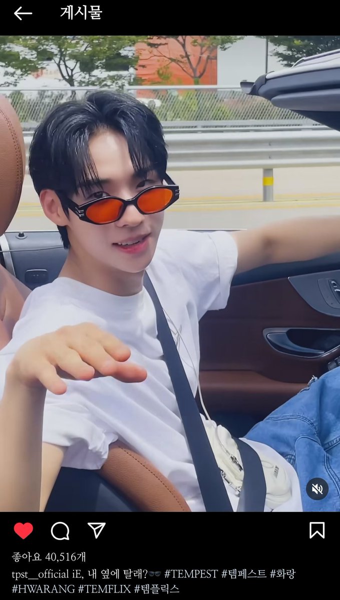 bin_Tem_light's tweet photo. 어제 재원이 커버곡 할 때 자동차 타고 다니던게 너무 귀여워서😂

@: 차 태워준다고 해서 갔는데ㅋㅋㅋ https://t.co/db2PgWOZb3