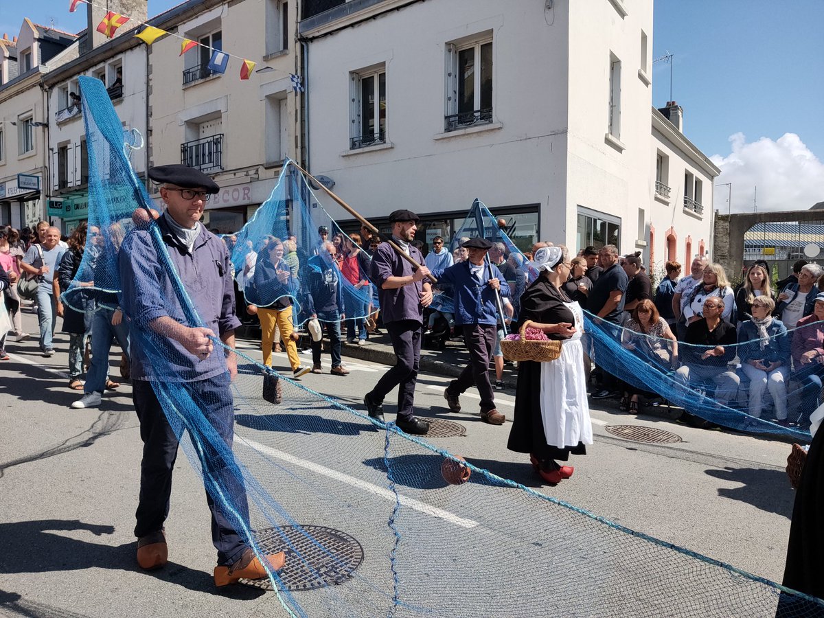 FestimagesNatur's tweet photo. Pas un mot, pas une mention des #FiletsBleus de #Concarneau avec 4 jours de festival, dans le journal du dimanche #OuestFrance (cahier spécial non local) rubrique festival : ça manque , c'est un oubli ?
#Bretagne #Finistère https://t.co/03Yx3n6Wfd