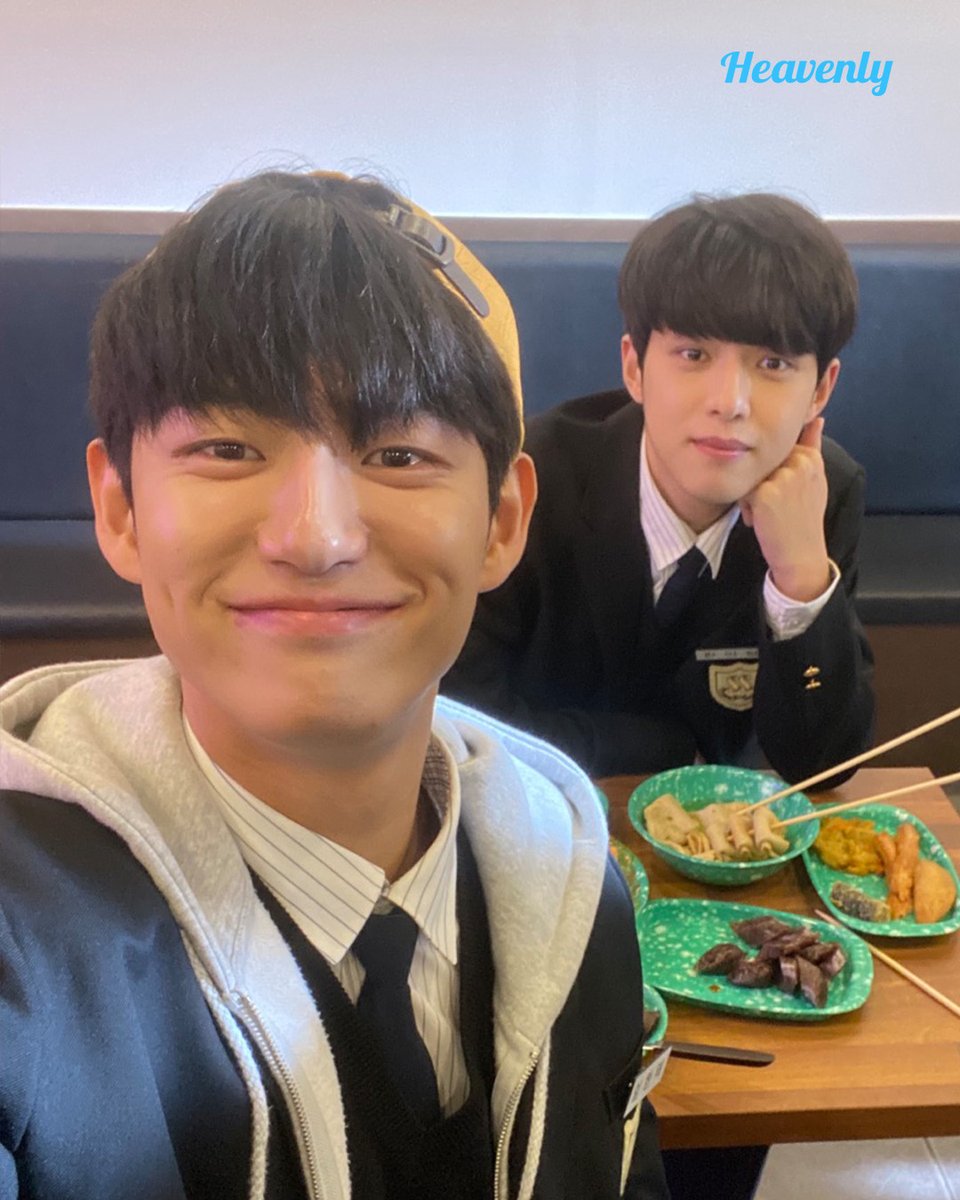 🚨 헤븐리 신작🚨 【따라바람】 떡볶이에 오뎅 순대, 쿨피스까지? K-고등학생 완성 🍑 친구미 낭낭한 한태바람 비하인드 스틸 🚲 지금 드라마...