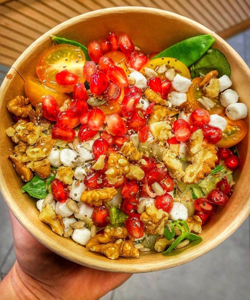 cleancutkitchen's tweet photo. We can't wait to serve you this mouthwatering salad at Clean Cut Kitchen. Enjoy every scrumptious bite! 🥗🧀🌿 #GoatsCheeseSalad #DeliciousChoice #CleanCutKitchen https://t.co/2gdfkTUZxM