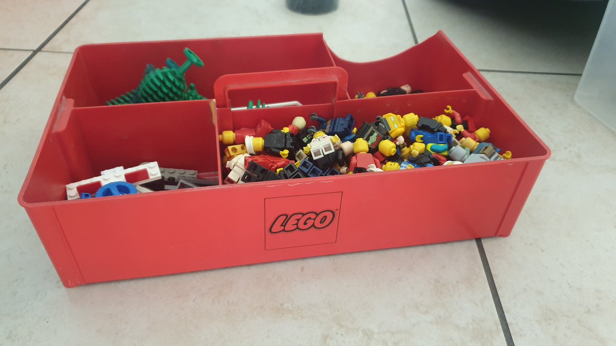 Fr_Pellegrin's tweet photo. Bonjour @LEGO_Group dites, quel âge à cette boîte ? 🤔
@LEGOIdeas #lego https://t.co/8KChO81Nc4