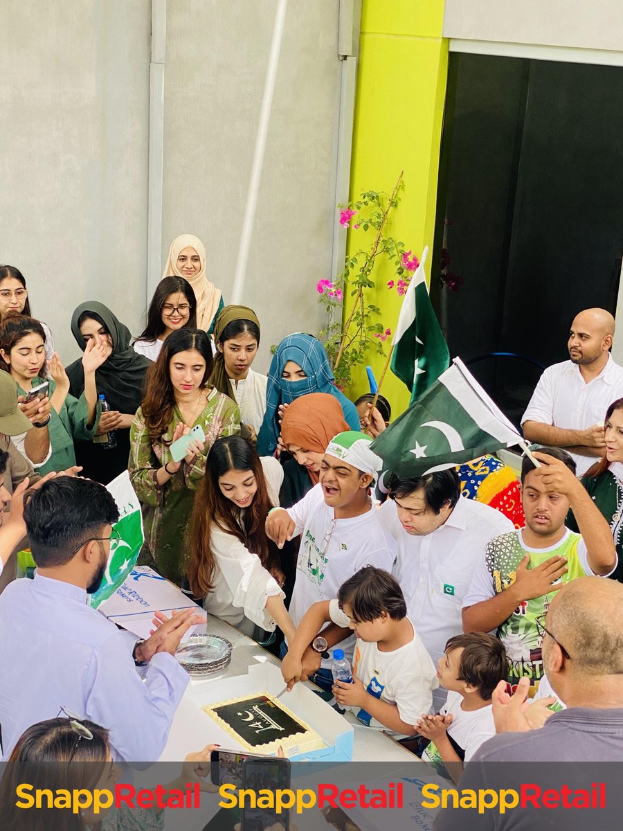 Team SnappRetail celebrated this Independence Day at the KDSP. 
We have pledged to support inclusivity and all causes that promote such initiatives after all Pakistan is for all. Happy Independence Day!
#pyaarbanto #snappretail #independence #kiryana