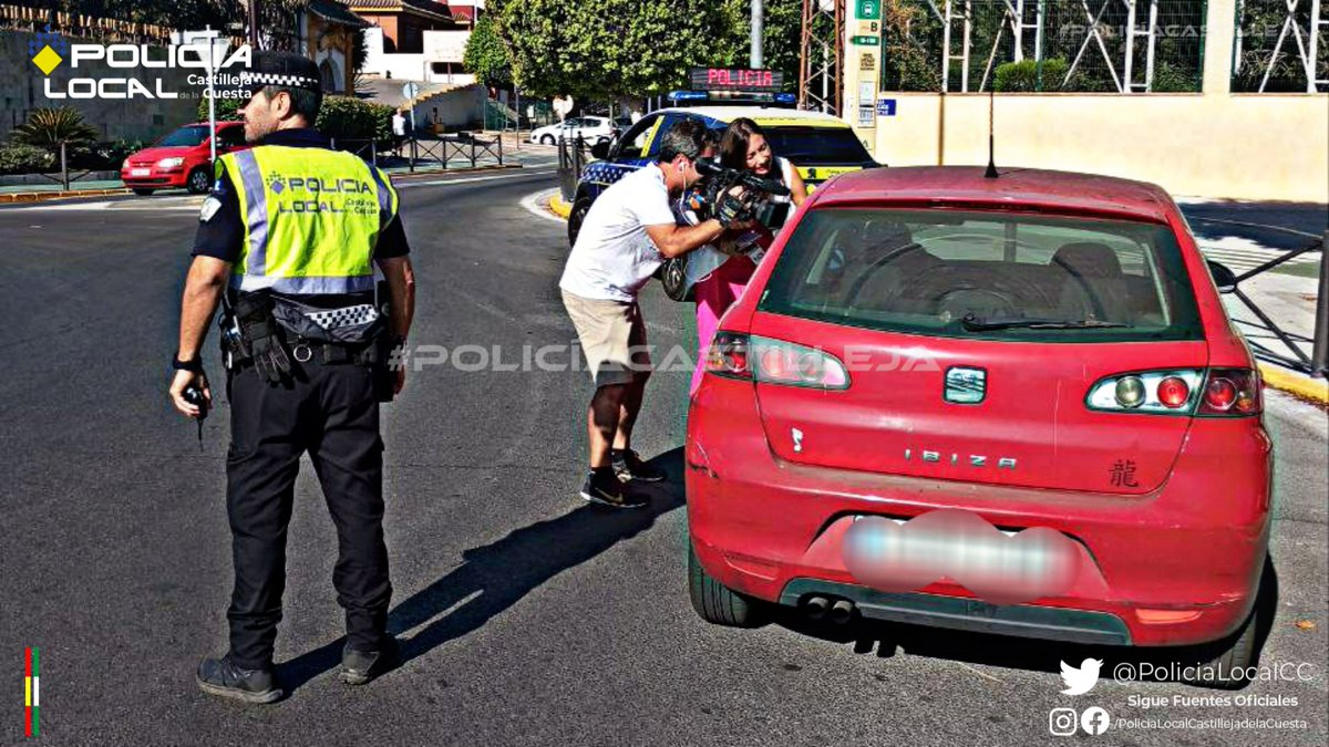PoliciaLocalcc's tweet photo. En la jornada de hoy, los informativos @informativost5 de la mano de @vickytalero, nos acompañan en el inicio de la #CampañaControl sobre #AlcoholYDrogas que realizamos de la mano de la @DGTes, desde hoy 14 hasta el 20 Agosto.
Somos #Referentes
#PoliciaCastilleja https://t.co/oxEuvHTUBj