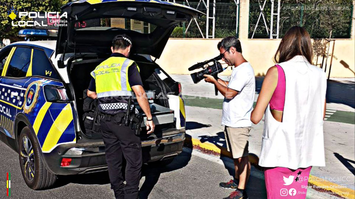 PoliciaLocalcc's tweet photo. En la jornada de hoy, los informativos @informativost5 de la mano de @vickytalero, nos acompañan en el inicio de la #CampañaControl sobre #AlcoholYDrogas que realizamos de la mano de la @DGTes, desde hoy 14 hasta el 20 Agosto.
Somos #Referentes
#PoliciaCastilleja https://t.co/oxEuvHTUBj