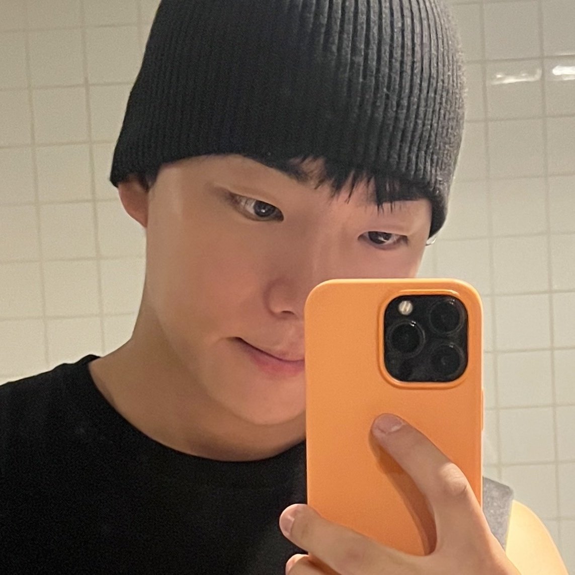 깜장콩비니에 삐쭉나온 앞머리 감동되