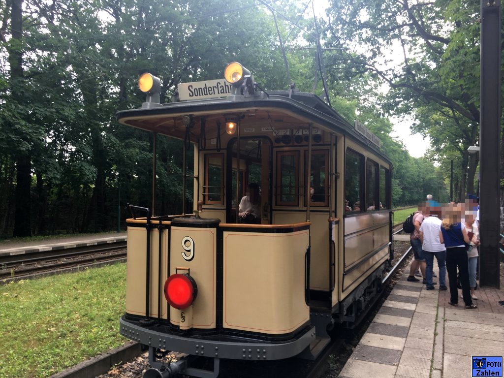 LichtPutt's tweet photo. @Zahlen_Nummern @LH_Potsdam @Verkehrsmuseum @I_love_number @ADAC @AuxSpurensucher @dudensammler @GI_NewYork @museumtechnik @NYCAutoMuseum @BVG_Tram @LVB_direkt @h_tram_museum Was sagt eigentlich #ChuckNorris, @chucknorris, 
zu #HarryKane, @HKane? https://t.co/LbdiMDX4jM