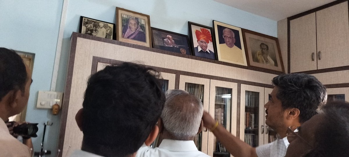 RRPSpeaks's tweet photo. ज्येष्ठ शिक्षणतज्ज्ञ आणि माजी खा. डॉ. जनार्दन वाघमारे सर यांच्या लातूर येथील निवासस्थानी सदिच्छा भेट देऊन त्यांच्या तब्येतीची विचारपूस केली. यावेळी स्थानिक पदाधिकारी आणि कार्यकर्ते उपस्थित होते. https://t.co/dPAHCirZlM