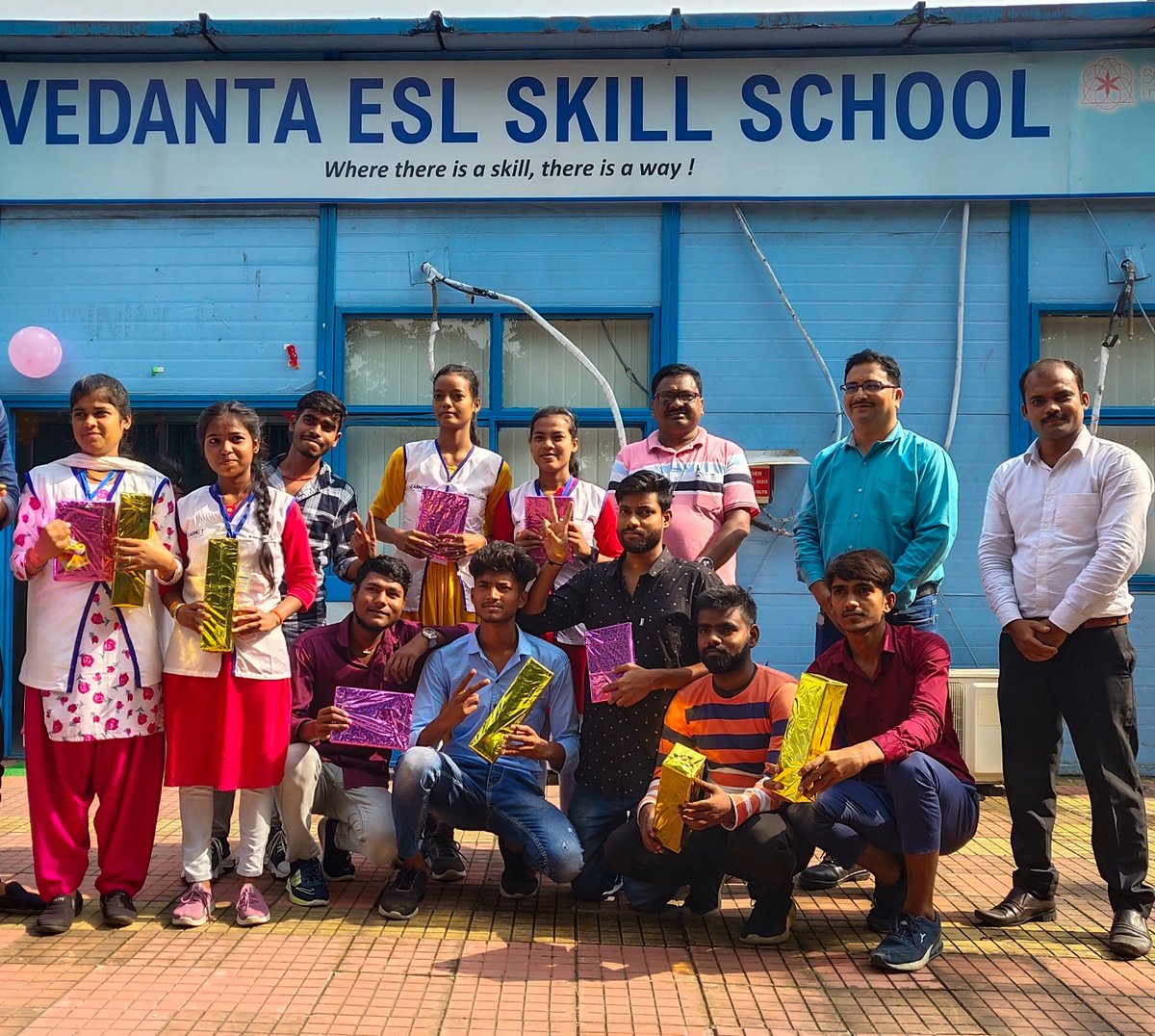 ESLSteelLimited's tweet photo. #InternationalYouthDay was celebrated with students from #ESLSkillSchool, #ProjectPrerna, and #ESLArcheryAcademy through quizzes, debates, speeches & contests. The winners where honoured by our esteemed guests Mr. Nemchand Mahato, Mr. Sitaram Mahato, and Mr. Rakesh Kumar Mishra. https://t.co/M0xsNf0Pq3