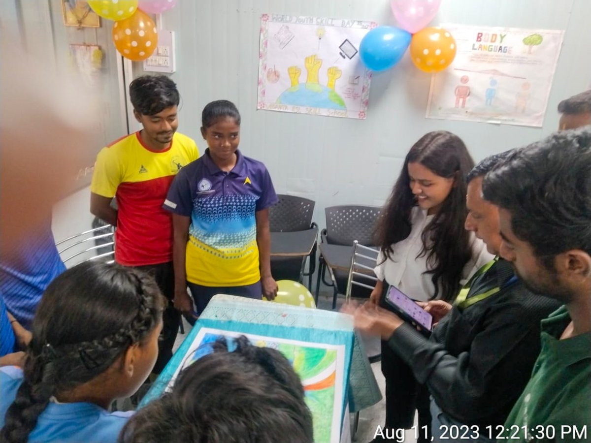 ESLSteelLimited's tweet photo. #InternationalYouthDay was celebrated with students from #ESLSkillSchool, #ProjectPrerna, and #ESLArcheryAcademy through quizzes, debates, speeches & contests. The winners where honoured by our esteemed guests Mr. Nemchand Mahato, Mr. Sitaram Mahato, and Mr. Rakesh Kumar Mishra. https://t.co/M0xsNf0Pq3