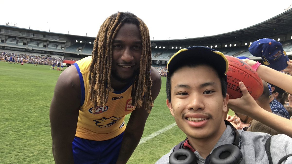 kevantan_11's tweet photo. After taking over Ben Cousins’s no.9 and a big mark back in 2015, he call time off. Thanks @NicNat for the leapful career.
#nicnat #nicNaitanui #afl #westcoasteagles #afl2023 #GoEagles #wce #footy https://t.co/0yqnVTw37w