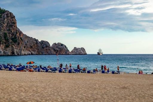 Turkey_eVisa_'s tweet photo. Cleopatra Beach, situated right in the city center of Alanya, in the foothills of its iconic medieval fortress, Alanya Castle

#turkey #visa #online #application #evisa #eta #tourist #entryvisa https://t.co/dzgj2tKW7I