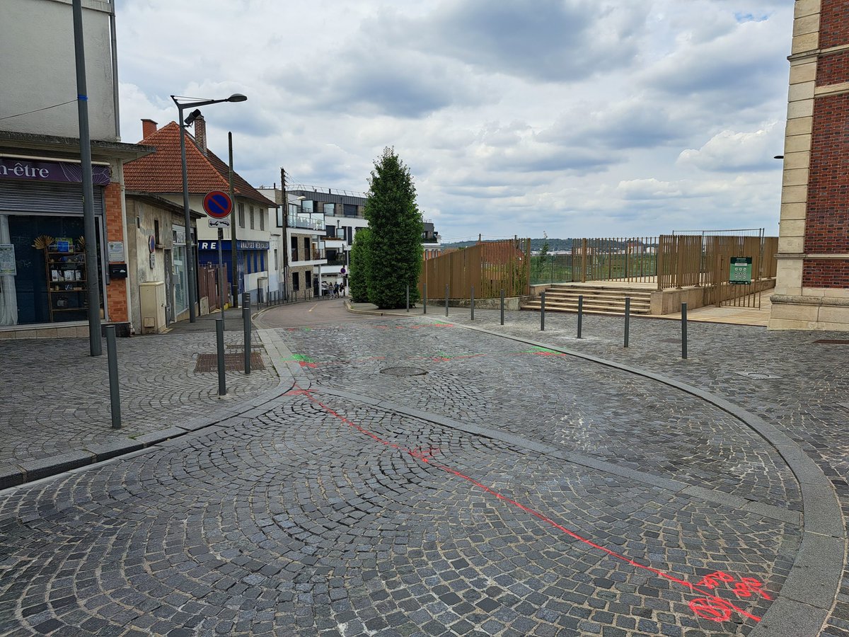 🔽 Des travaux de réfection de la rue #GeorgesLaigneau auront lieu à partir du lundi 21 août. La circulation aux alentours en sera impactée, que ce soit pour les automobilistes ou les services de bus.
👉 Toutes les infos : urlz.fr/ndb2