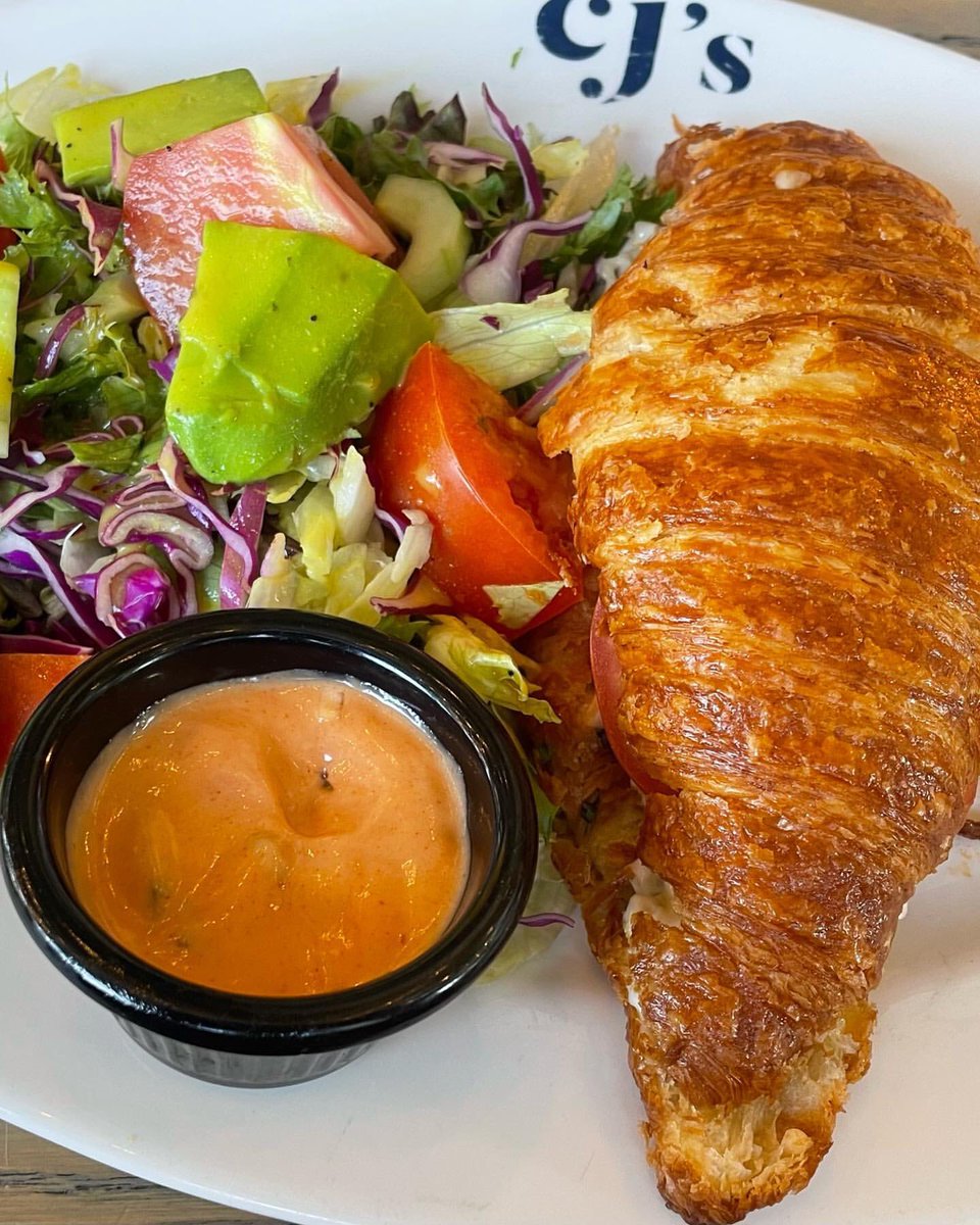 Cjs_254's tweet photo. Kickstarting the week with a hearty breakfast from CJ’s: fuel for productivity and flavor in every bite! 🍳🥐☕️
(📸: @marie.akanga 💕)
#cjs
#cjsbreakfast #cjsbreakfastcombos https://t.co/2Nz8GLr4qb