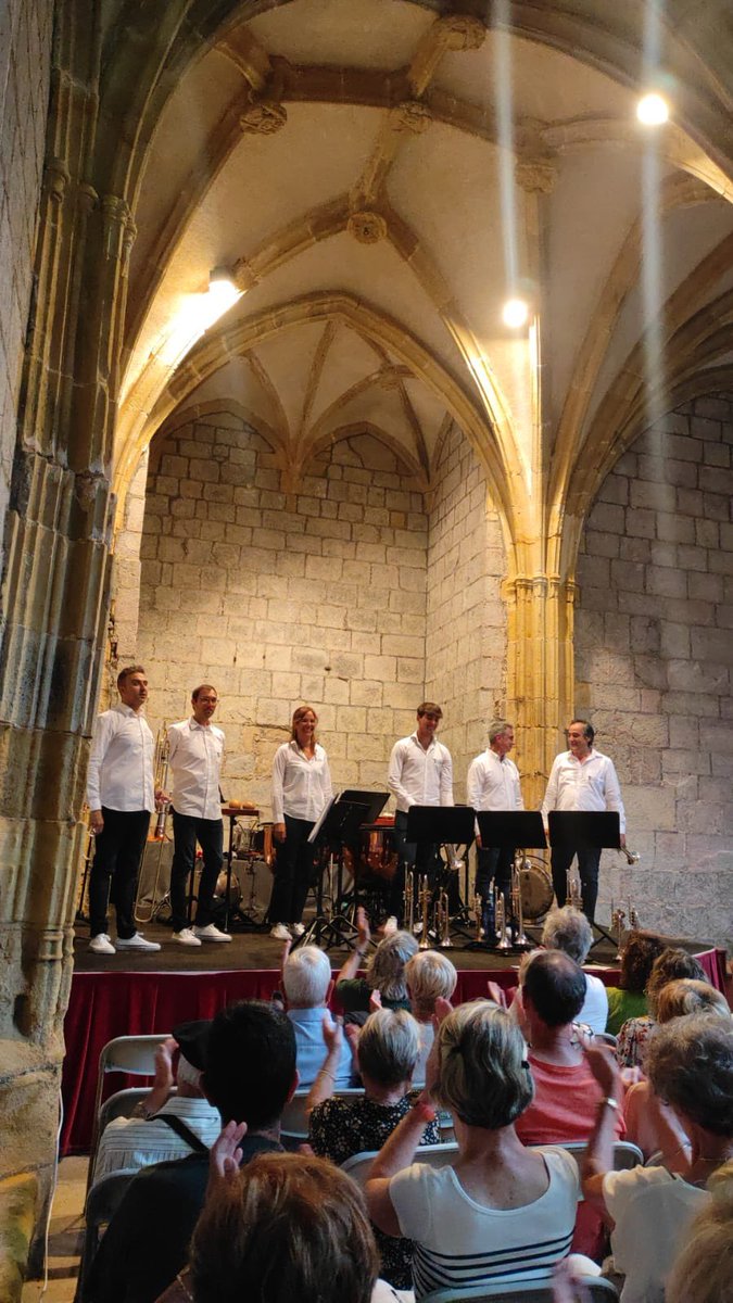 spainopenbrass's tweet photo. Aquí os dejamos unas pequeñas instantáneas del conciertazo que tuvimos en Deba, donde estuvimos súper agusto con un público estupendo!😁💕

Esta tarde a las 19:00 estaremos en Villar de Cañas (Cuenca)😜

🥳🎺🎹🥁
.
.
.
#openbrass #spainopenbrass #brass #trumpet #trombone #drums https://t.co/nSoTMmboz3