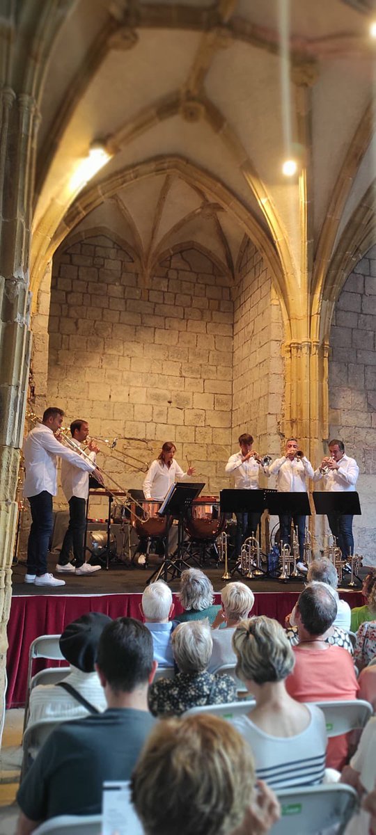 spainopenbrass's tweet photo. Aquí os dejamos unas pequeñas instantáneas del conciertazo que tuvimos en Deba, donde estuvimos súper agusto con un público estupendo!😁💕

Esta tarde a las 19:00 estaremos en Villar de Cañas (Cuenca)😜

🥳🎺🎹🥁
.
.
.
#openbrass #spainopenbrass #brass #trumpet #trombone #drums https://t.co/nSoTMmboz3