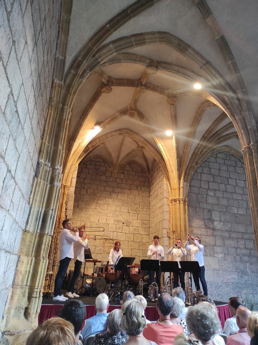 spainopenbrass's tweet photo. Aquí os dejamos unas pequeñas instantáneas del conciertazo que tuvimos en Deba, donde estuvimos súper agusto con un público estupendo!😁💕

Esta tarde a las 19:00 estaremos en Villar de Cañas (Cuenca)😜

🥳🎺🎹🥁
.
.
.
#openbrass #spainopenbrass #brass #trumpet #trombone #drums https://t.co/nSoTMmboz3