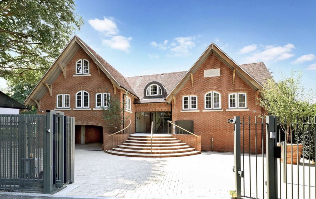 ALCoGroupUK's tweet photo. Sneak peak of our recent project - the Boathouse 🧡 

 🎨🖌️Decorating contract in association with O&amp;D Construction

More photo spam coming soon 📸👀
.
.
.
.
#boathouse #guildford #renovation #decoration #decor #painting #interiordecorating #oanddconstruction #project https://t.co/FDWG8Bormb