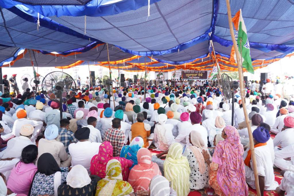 RajaBrar_INC's tweet photo. The massive gathering at the dharna in Tarn Taran against @PunjabGovtIndia's 
lies & its ‘misrule’ is a testimony to the fact that ‘Badlaav’ has proven to be disastrous for Punjab. We will continue our protests until @BhagwantMann ji doesn’t provide appropriate compensation to the flood victim.