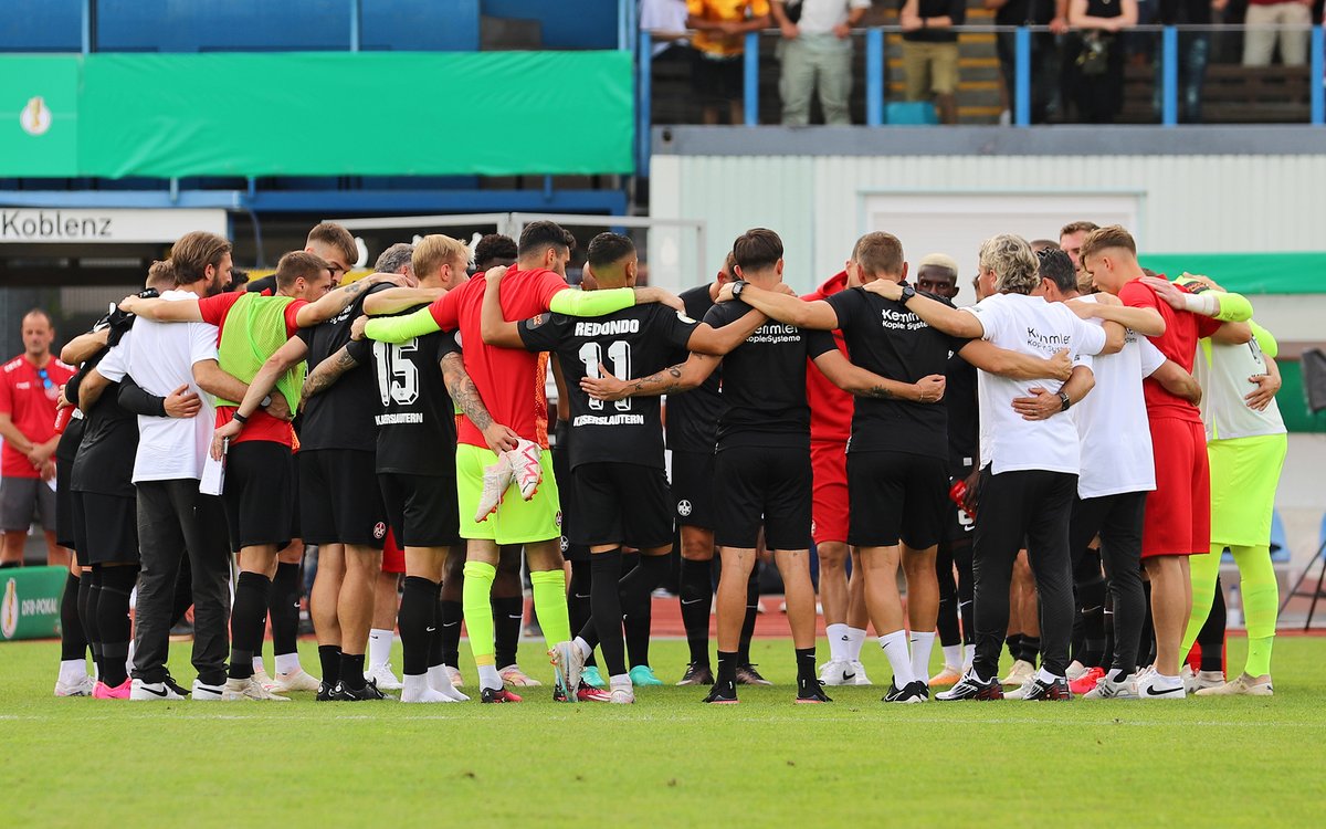 Rote_Teufel's tweet photo. TEAM!
#Betze #FCK #RWKFCK #DFBPokal #GEWINNERBLEIBT https://t.co/5ZDHH3XMNU