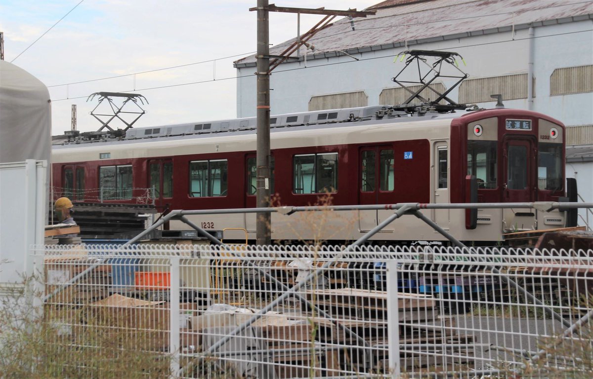 YLc5820's tweet photo. おはようございます🙂昨日は高安検修センターを見に行って来ましたが屋外では1230系VC32が通電試験を行っていました🚋同編成は伊勢志摩ローカルに充当されるVVVF車では初の更新車になります😃🚋
#近鉄 #近鉄電車 #近鉄1230系 #VC32 #更新工事 #高安 #試運転 #VVVF車 https://t.co/02z5nqrAwr
