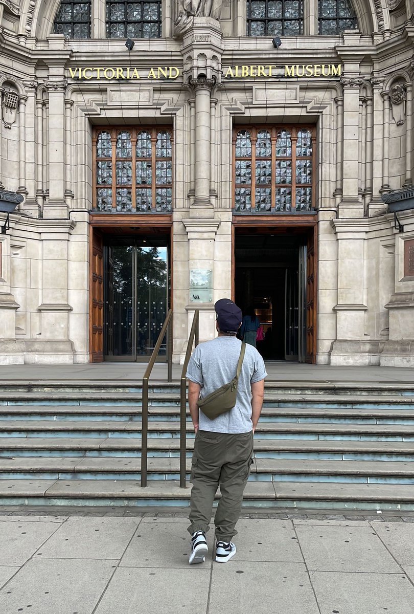 DJLBIZ's tweet image. Museum visits yesterday. Rocked the Nike (Max) Attacks all day. For a low tech shoe they were super comfy. Defo going to double down on some of these.
#kotd #woft #nikeattack #RebelLikeTheOG 
#niketennis 
#snkrsliveheatingup