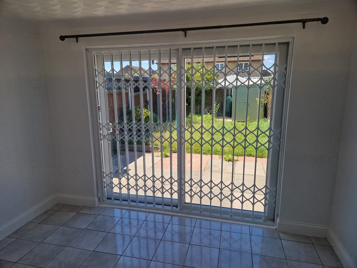 IKSLocksmiths's tweet image. Sliding patio door secured with Side stacked collapsible grille and 3 star Euro cylinder lock in Romford in Essex

Call us on 02032841045

#HighSecurityLocks #highsecuritygrilles #mlalocksmith #highsecurity