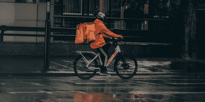 DephnaGroup's tweet photo. 🏙️ #London's food scene is changing!🌟

Ready to take the #FoodDelivery market by storm? 

Here's all you need to know about launching a delivery-only kitchen in London. From choosing a location to nailing logistics 📦🍕 

👉 https://t.co/vPIYJXm9YM

#LondonEats #Foodies https://t.co/mGmVkHObLY