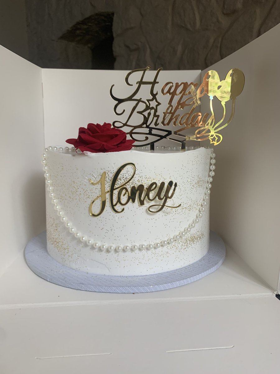 caketopiaa's tweet photo. 8inches 2 layers 😍😍😍
12000 NGN
📍 ZARIA 
Dm,WhatsApp or call 08166901830 https://t.co/yh5CjAq6vc