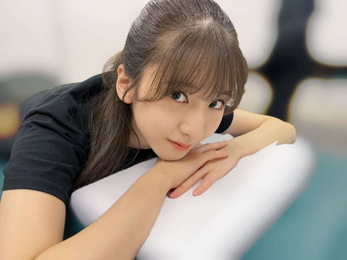 nogizaka46's tweet photo. *～*～*～*～*～*～*
🏖️ #真夏の全国ツアー2023 🌻🍉
　　　　　　　宮城🫛
セキスイハイムスーパーアリーナ🐮
　　　　　　　　*～*～*～*～*～*～*

おなじみの #針金アート では、
今日お誕生日のみっち��んバージョン🎂✨

そして、マッサージ💆‍♀️やら、ヘアメイク💄と大忙しです...😂😂

#乃木坂46 https://t.co/HAjv2moFS3