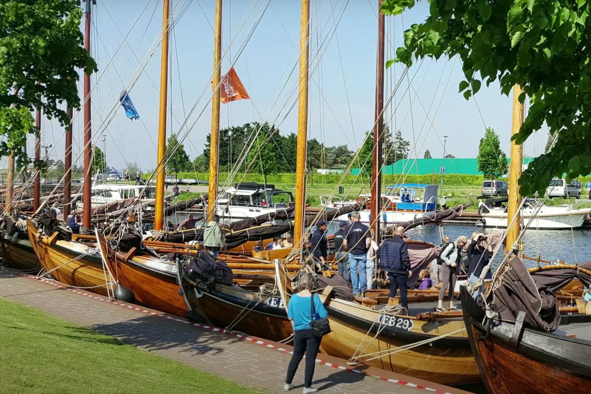 HK13TV's tweet photo. Filmer Johan Ramon maakte verschillende nieuwe video’s en stak een paar oudere video’s in een nieuw jasje.
🟦 #AvondVierdaagse Video
🟦 Eibert den Herder Botter Zeilregatta #Harderwijk
🟦 Doorbraak naar fase 3 #Waterfront (2020)
🟦 Toeter nog maar een #DeZevenAkkers (2020) https://t.co/YSYdZYMNNl
