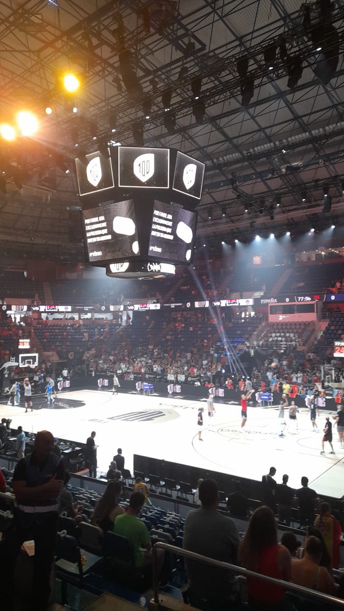 Lucixerez's tweet photo. Muchas gracias @VolvoCarHoy_es por las invitaciones para el partido de la selección española de baloncesto . Fue todo un lujo disfrutar de ellas. https://t.co/UZoq4iysjE