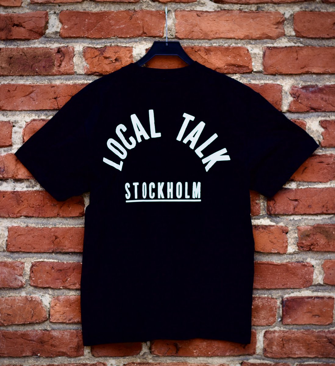 We've made some new tees. Available at the usual place. 

Limited this time so no ask for other sizes. 

localtalk.bandcamp.com/merch/local-ta…
