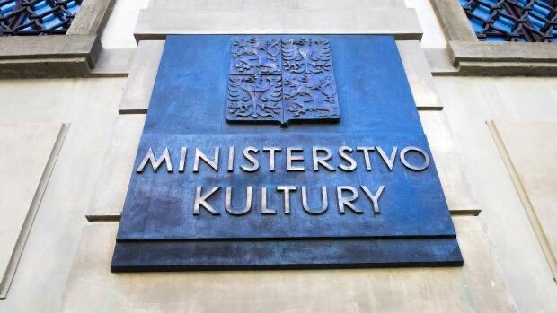 ❗️<a href="/MinKultury/">Ministerstvo kultury</a> ve spolupráci s <a href="/ASpisovatelu/">Asociace spisovatelu</a>  vyhlašuje pro rok 2023 mimořádné výběrové řízení na poskytnutí příspěvků ze státního rozpočtu na tvůrčí účely v oblasti profesionálního umění/obor literatura, a sice pro ukrajinsky píšící spisovatele.

Detaily👇
mkcr.cz/oblast-literat…