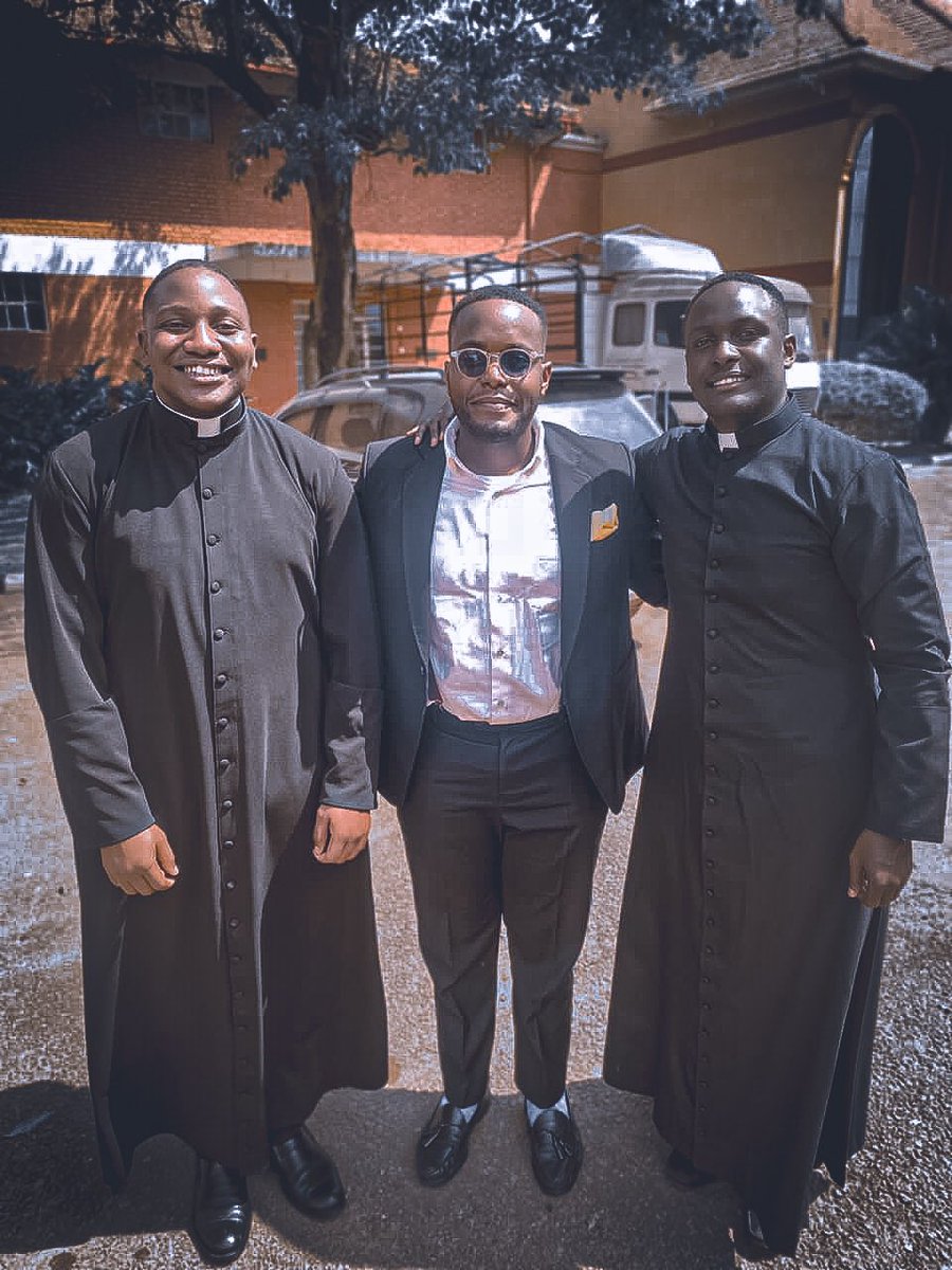 TayeKavuba's tweet photo. Augusto 13♥️ Celebrated my Paper Priestly anniversary with two former classmates; Fr @sserwaniko_v and celebrated lawyer @mcdugganOmwesigwa
Filled with beautiful memories of our 2007 class at Kisubi Seminary! https://t.co/LsYfuLntM5