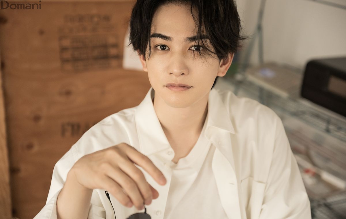 Domani_magazine's tweet photo. #町田啓太 さんの連載Vol.34を更新しました！大人の白シャツスタイル後編をお届けします。
ラフな空気をまとった町田さんのシャツコーデをご覧ください。

▶︎▶︎▶︎https://t.co/hBwPPz37Gs

#町田啓太effective 
@gekidanexile https://t.co/jseVITsMN6