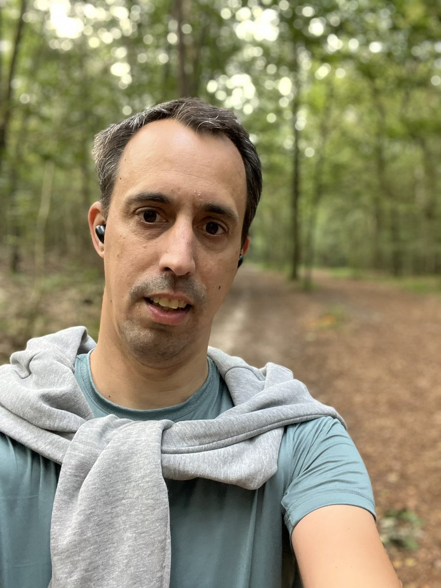 1 - Go to your own Facebook.
2 - Go to your 3rd oldest profile pic.
3 - Now go in your photos and pick the last selfie in your camera roll.
4 - Put them side by side and let's see the difference.

Heul lang geleden en heden ochtend

#challenge
