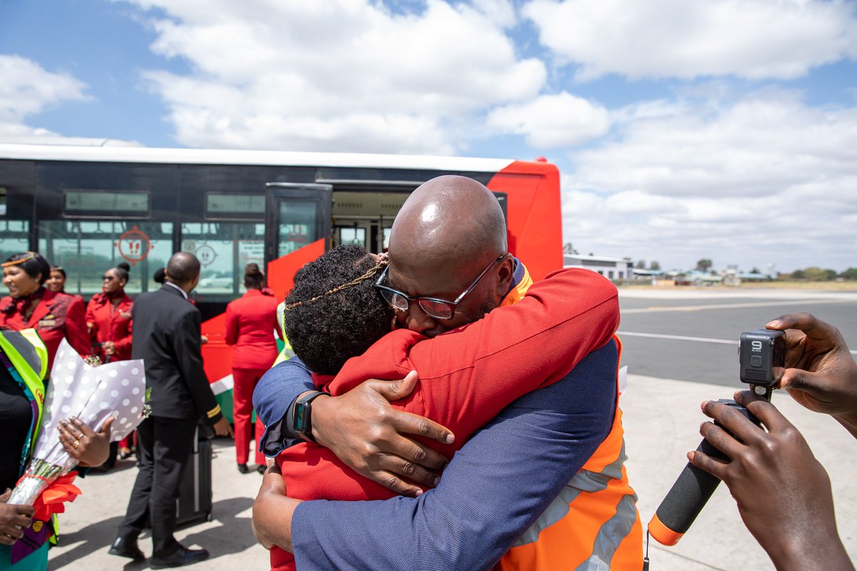 KenyaAirways's tweet photo. After nearly 38 years in the skies, Flight Purser Alice Waweru concluded her remarkable journey with the #PrideofAfrica. Her tenure as cabin crew came to an end with a final flight to JFK, New York... Follow thread... https://t.co/sxZmm3Yz2r