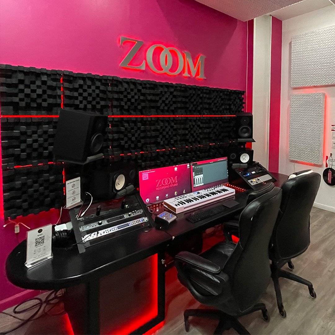 Ready to start your music journey? 🎵 Join us in the studio and let's make an incredible song that everyone will remember!
.
.
.
#zoomrecordingstudio #studiovibes #recordsession #musicindustry #MusicMastery #videorecording