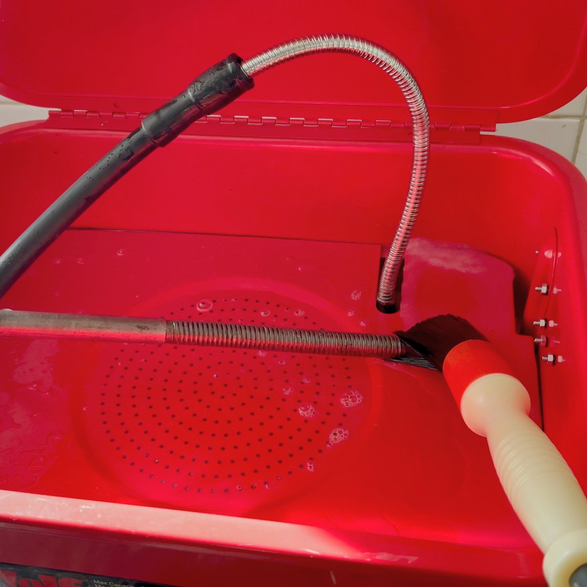 roberts_customs's tweet photo. Breathing new life into an old Cyclus headset press with our trusty parts washer’s brush attachment! 🧼✨ Watch rust and grime vanish as we restore this tool to its former glory. Stay tuned to see the transformation! #RobertsCustoms #RestorationMagic #ToolsReviva https://t.co/bplxh6c6We