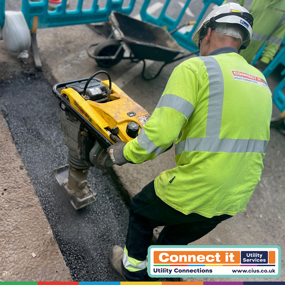 ciuslimited's tweet photo. Happy Monday!

The @ciuslimited  team hard at work on excavation and reinstatement works today, starting the week as we mean to go on.

#proudtobeconnectit https://t.co/rYoGzXydSY
