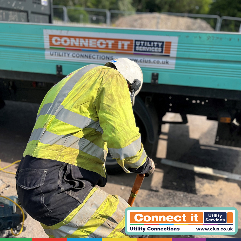 ciuslimited's tweet photo. Happy Monday!

The @ciuslimited  team hard at work on excavation and reinstatement works today, starting the week as we mean to go on.

#proudtobeconnectit https://t.co/rYoGzXydSY