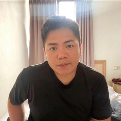 jer_0n's tweet photo. 1 - Go to your own Facebook.
2 - Go to your 3rd oldest profile pic.
3 - Now go in your photos and pick the last selfie in your camera roll.
4 - Put them side by side and let's see the difference.
** 2009 na pa lang pala #LabanLeni na ako. https://t.co/7PxWIaDuZ5