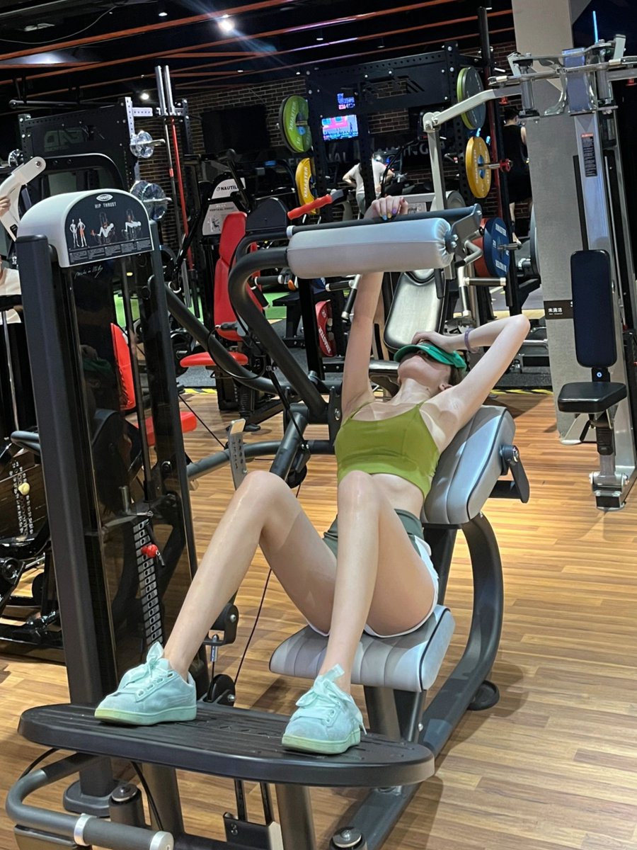 alerixel's tweet image. Be a girl with texture, exercise and keep fit, read and travel, neither sad nor happy, low-key and beautiful.💪🏻