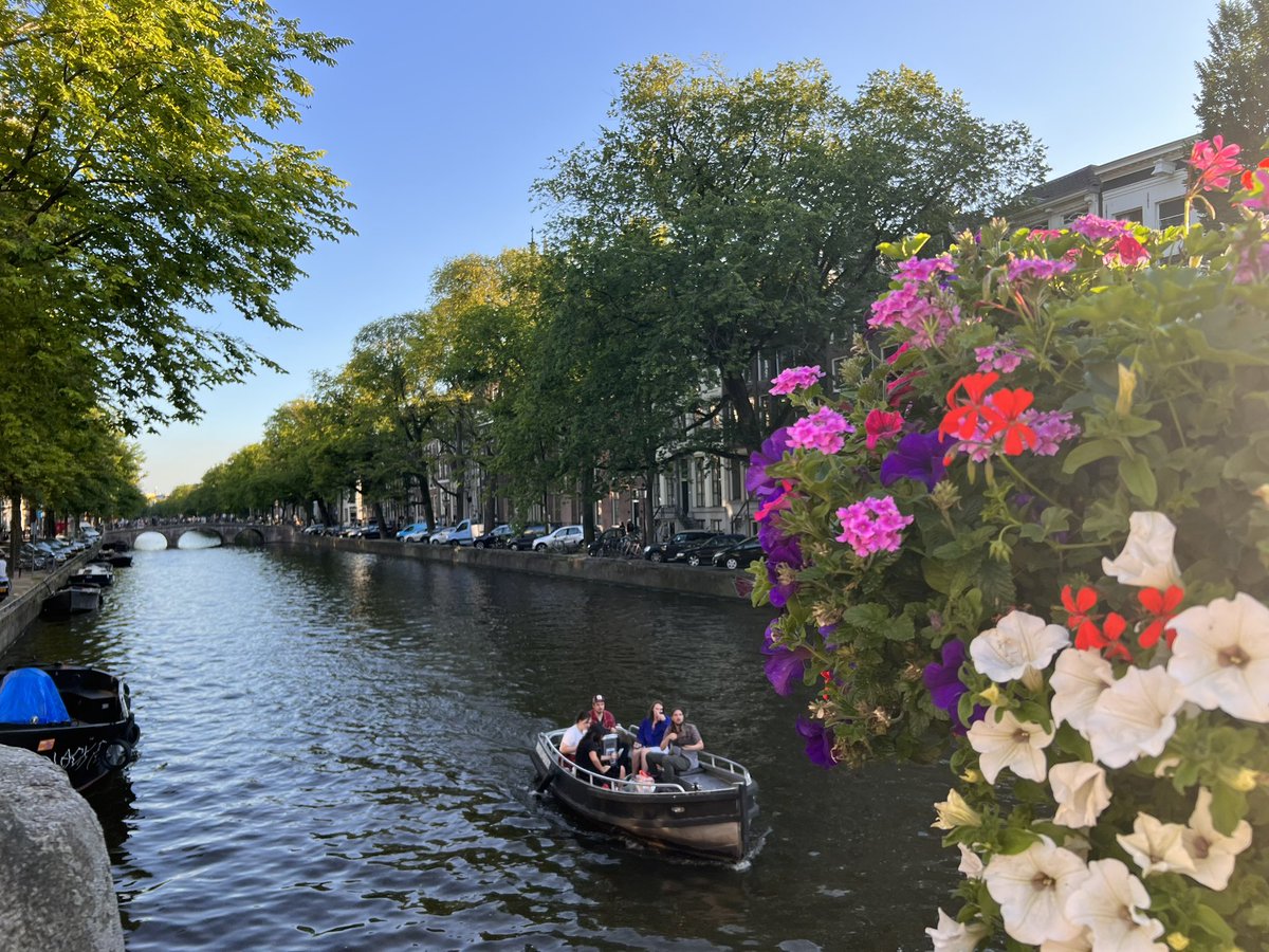 ozclkfatma1's tweet photo. Kanallar şehri…😍#Amsterdam #StreetArt #Nederland #beautifulcity https://t.co/ojzM6msfNb